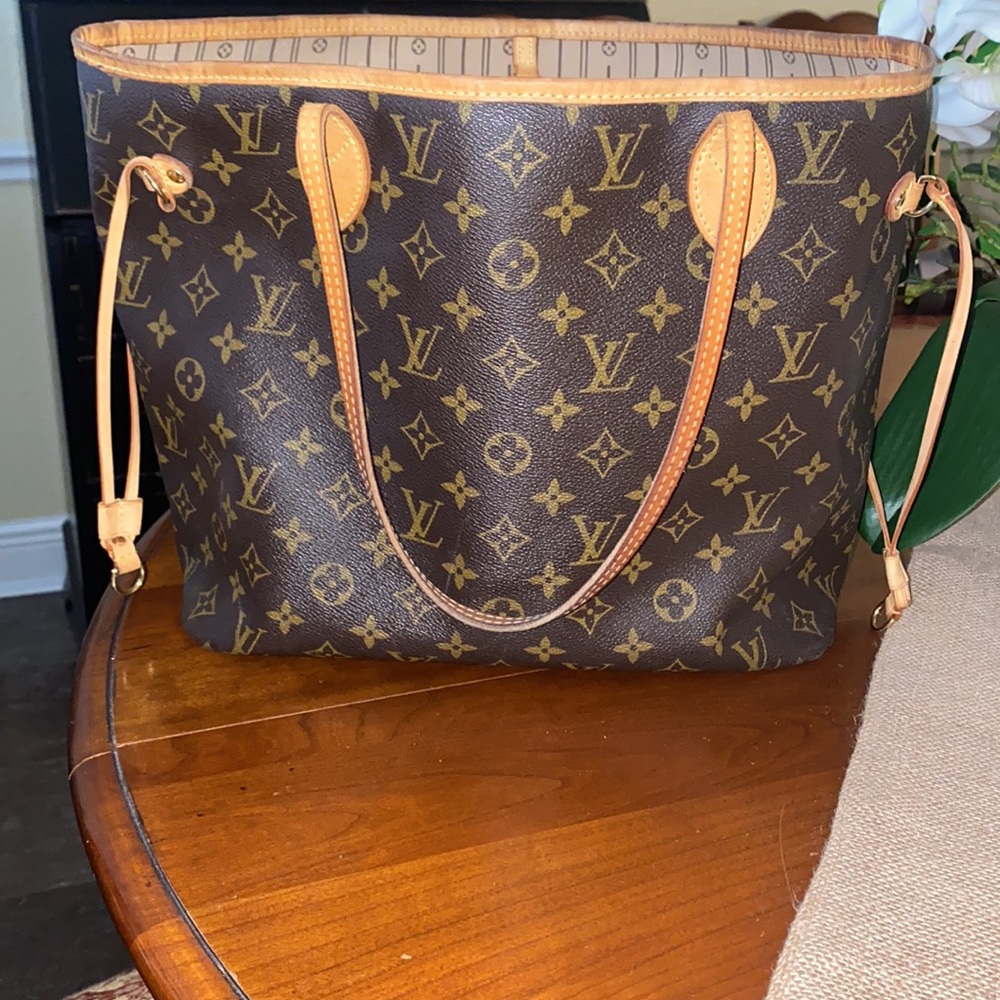Louis Vuitton NEVERFULL MM, Good condition. Light tarnishing at hardware